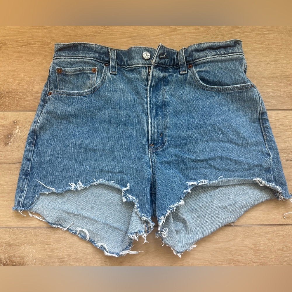Abercrombie 4” Mom Short High Rise